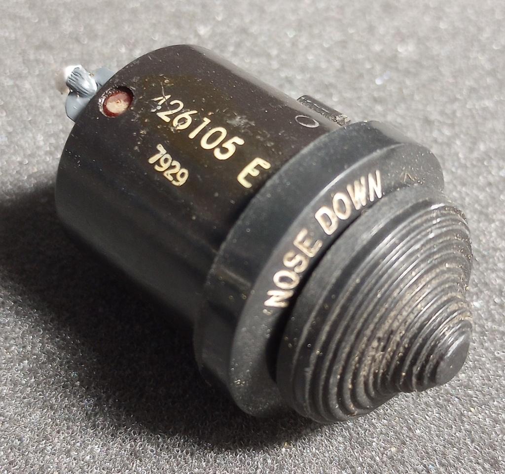426105