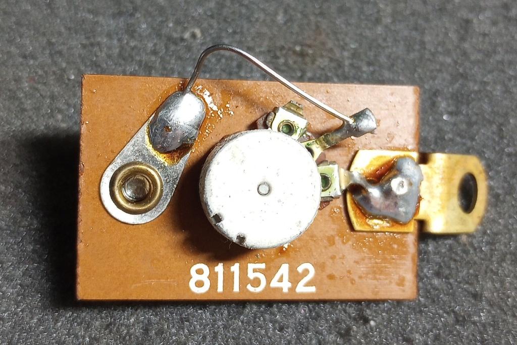 811542