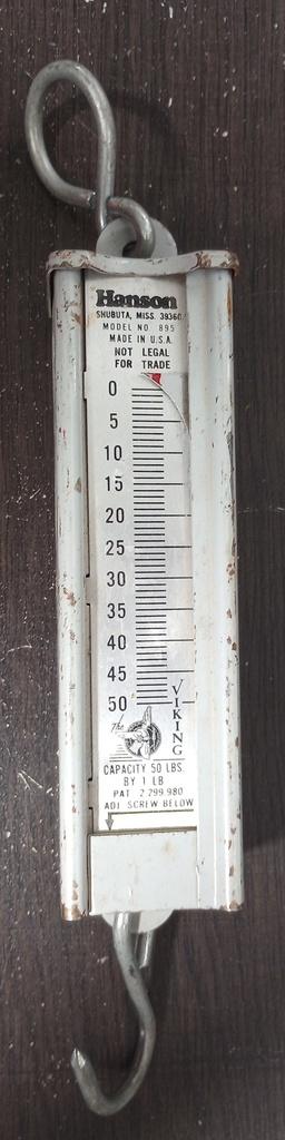 895