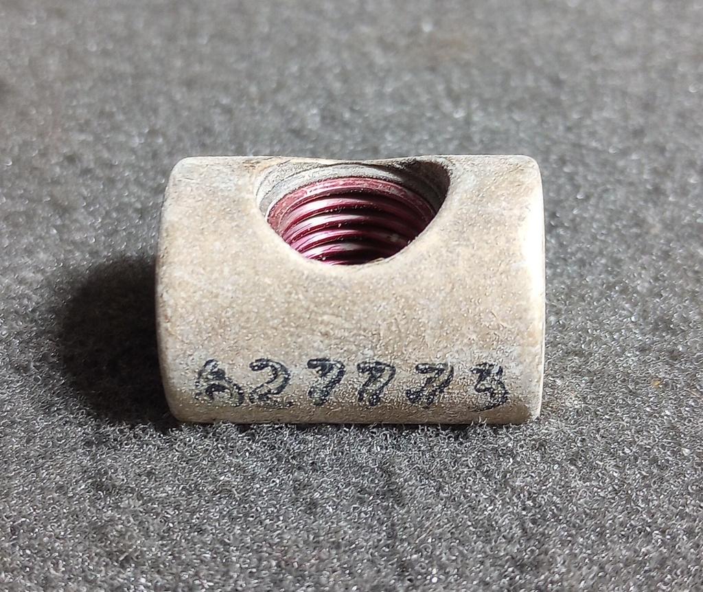 627773