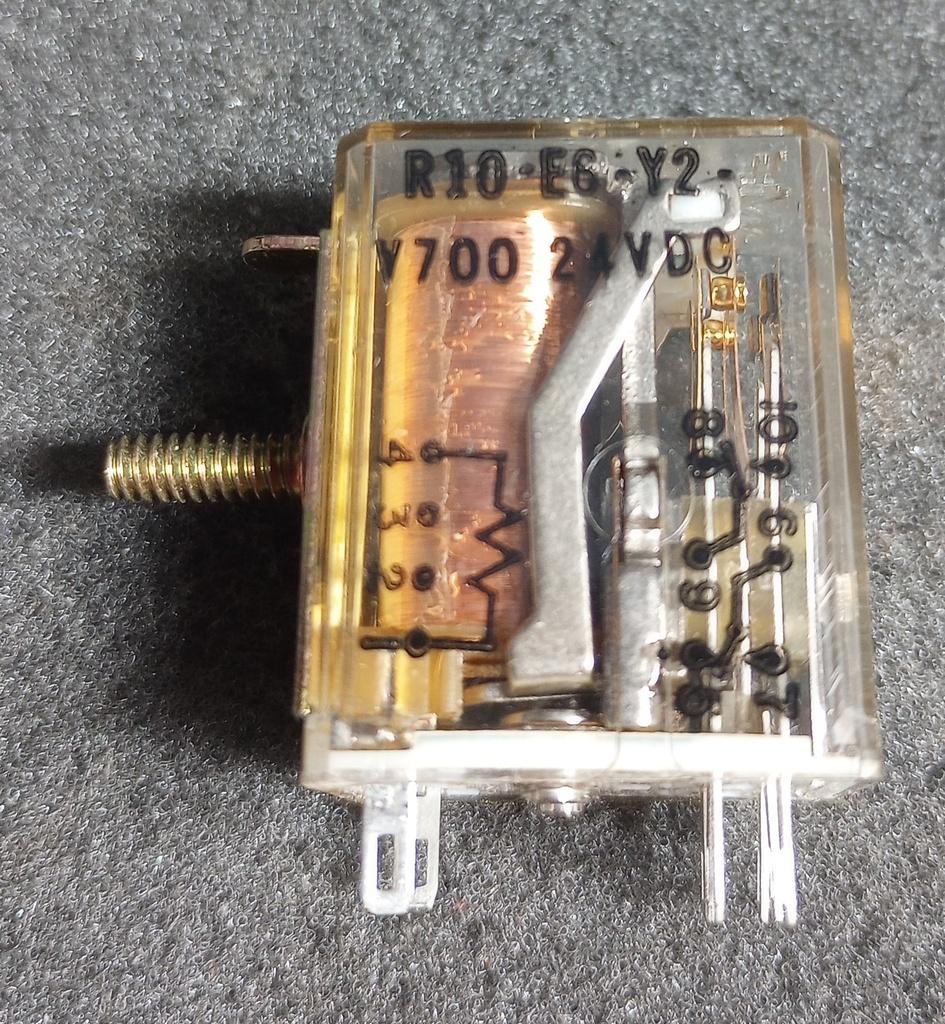 R10-E6-Y2-V700