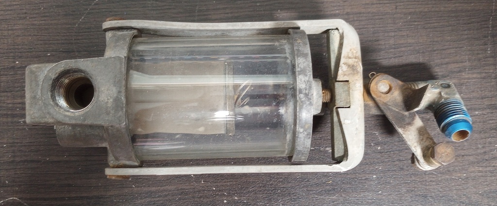 R953