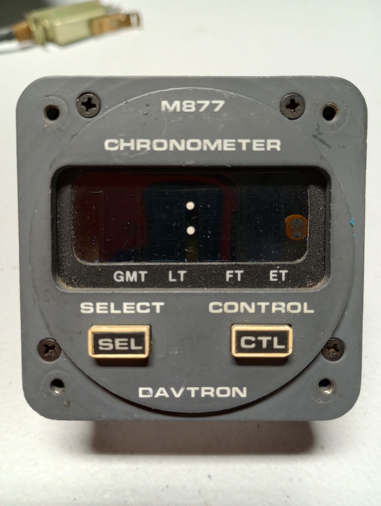 M877