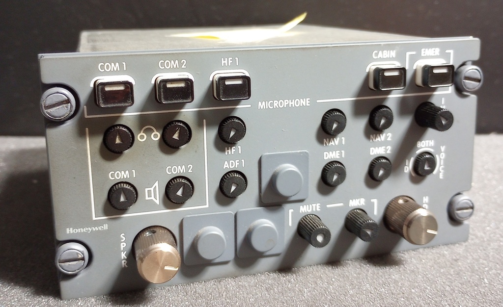 7511001-915 
